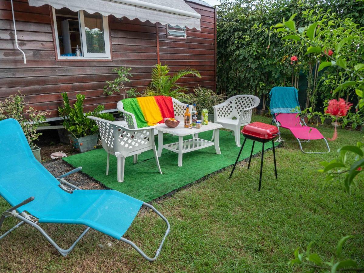 Villa La Roulotte De Tina à Le Moule Extérieur photo